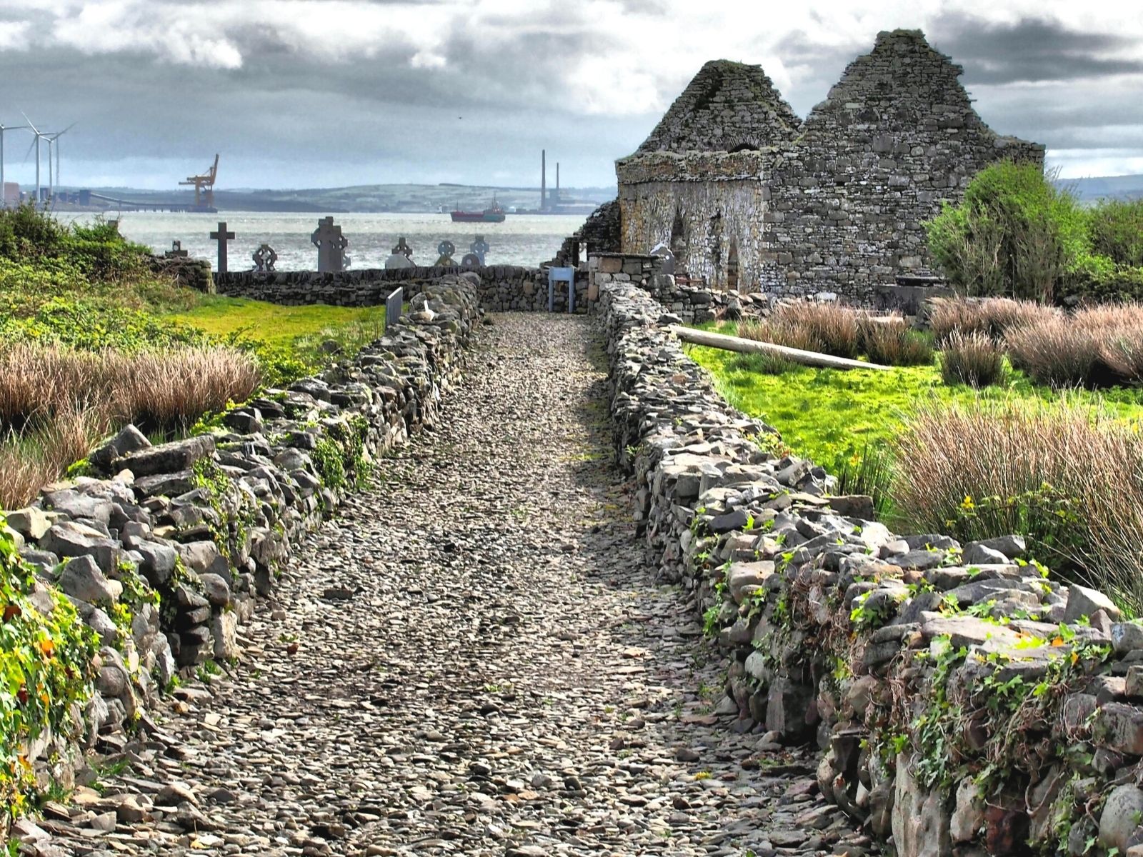 Image of the well path leading down to Teampall na Marbh on Scattery Island