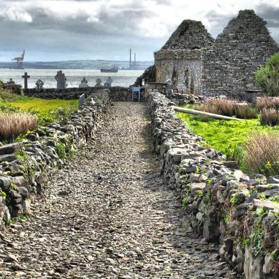 Image of the well path leading down to Teampall na Marbh on Scattery Island